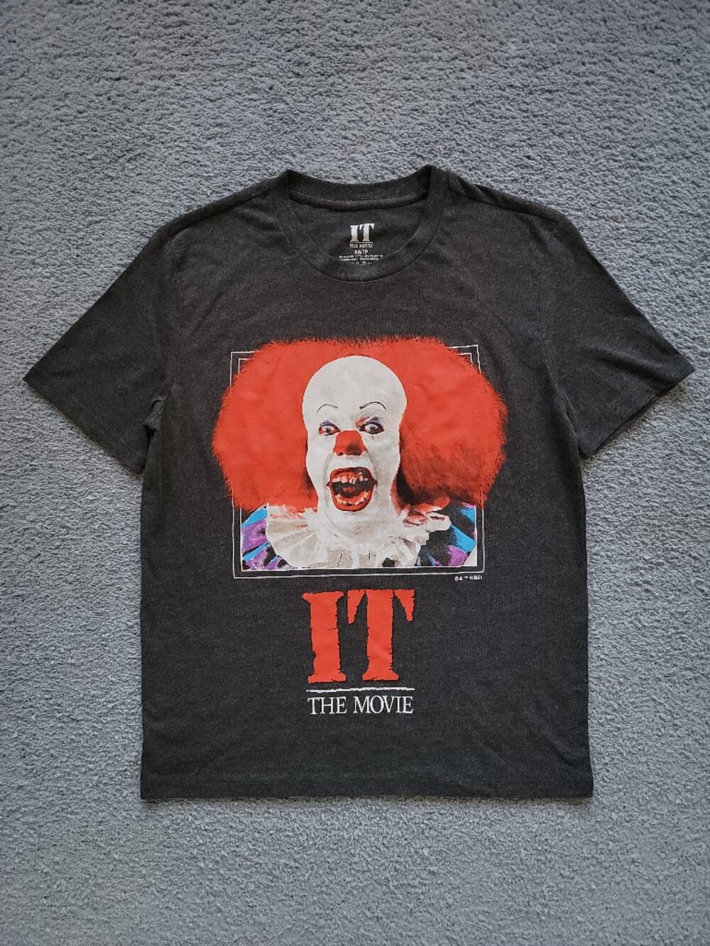 Classic Stephen King’s IT The Movie Pennywise Graphic T-Shirt MENS/UNISEX XS